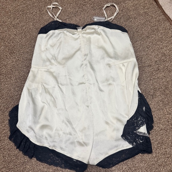 NWOT Free People First Date Lace Romper - CLR : Tofu - SIZE : MEDIUM - Picture 4 of 7